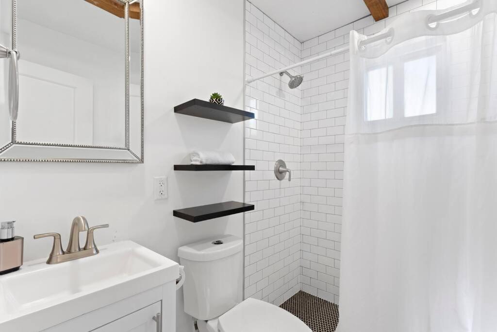 Charming House & In Downtown Apartment
